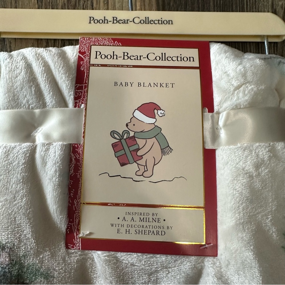 Winnie the Pooh Christmas 30X40 plush baby blanket cream NEW holiday collection - Picture 4 of 8